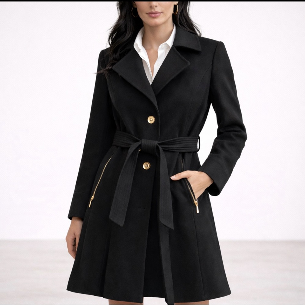MICHAEL Michael Kors Black Trench Coat with Fitted Silhouette and Matching Belt